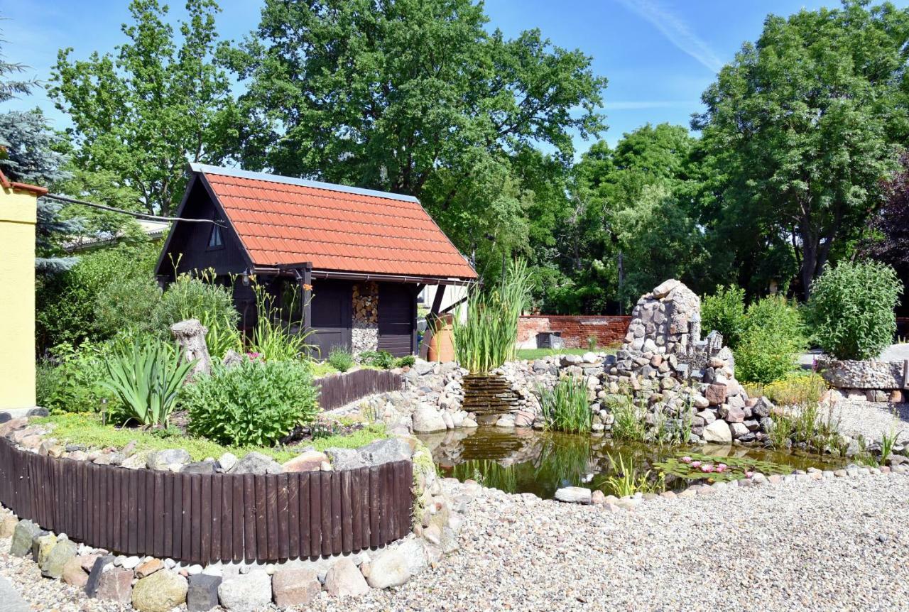 Ferienhaus "Am Gutspark" Alt Tucheband Екстер'єр фото