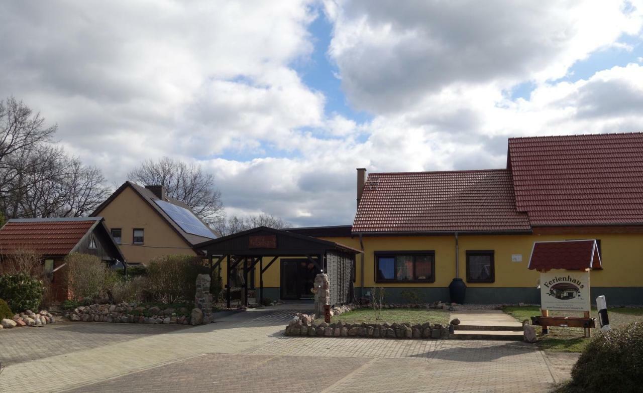 Ferienhaus "Am Gutspark" Alt Tucheband Екстер'єр фото